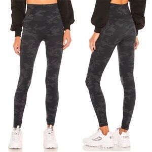 NWT Spanx Look At Me Now Legging Camo sz M